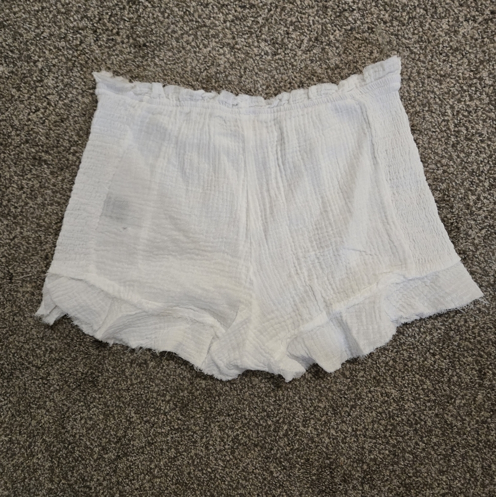 Brand new!! NWOT POL boutique white stretchy ruffle shorts size medium - Picture 6 of 6